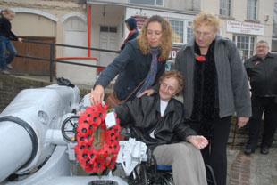 The family of the late William Charles Williams VC lay a wreath on the gun next to the Cenotaph at Chepstow. L-r Great niece Sharon Putwain  nieces Jackie Avery and Carol Dutson. The seaman died on April 20th 1915 during the Gallipoli landings.