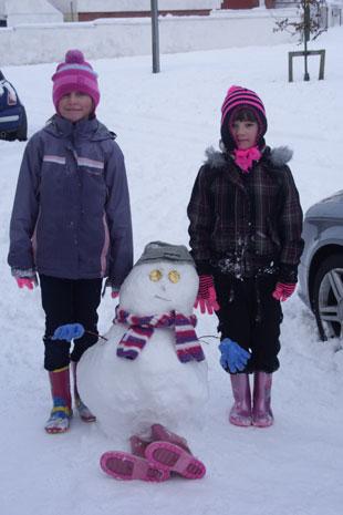 Hi, Here is a picture of my daughter Lucy Newell(10 yr old) and her step sister Keira(7 yr old) with their snowman they built in Cefn Fforest, Blackwood.
 
Regards
Alison Newell