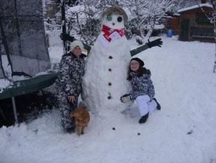 Hi there
 
Attached is our picture of our Snowman, David Snowie (because of his different coloured eyes!)
 
Hope you like it!
 
The Turner-Hall Family
Cwmbran
