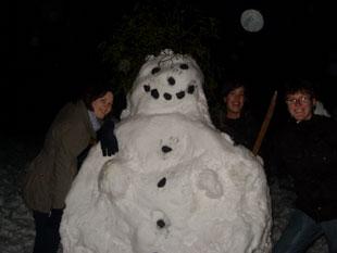 This is Lola our frosty friend. 

Made by kelly, bethan, melissa 

watched by lucy! in Gwehelog, 

Usk 
