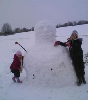 This snowman was made by 

Lauren and Hannah Sully 

aged 8 & 3/4 and 4. (they 

did have a little
 help from their Dad!)