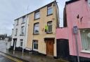 Situated in the heart of Chepstow, this three bedroom, three storey property at 2 Hardwick Terrace, is just a short walk from the historic town arch and high street. Listed with a guide price of £137,000, the property has a lounge and kitchen on