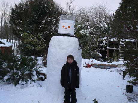 Look at the king snowman of Fields Park Road - with ice crown!