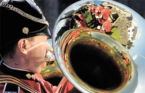 ON REFLECTION: Regimental Band and Corps of the Royal Welsh at the dedication of a memorial at
an Act of Remembrance to John Fielding VC at St Michael’s and All Angels Church, Llantarnam CT_1395
Picture: CHRIS TINSLEY