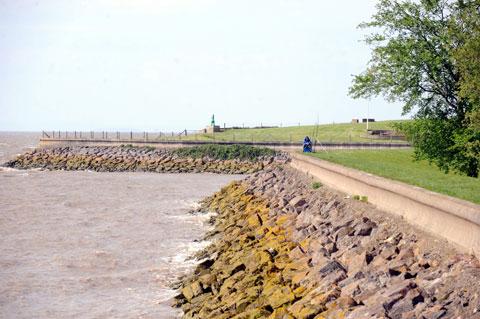CHANNEL: The sea wall at Goldcliff CT-4575