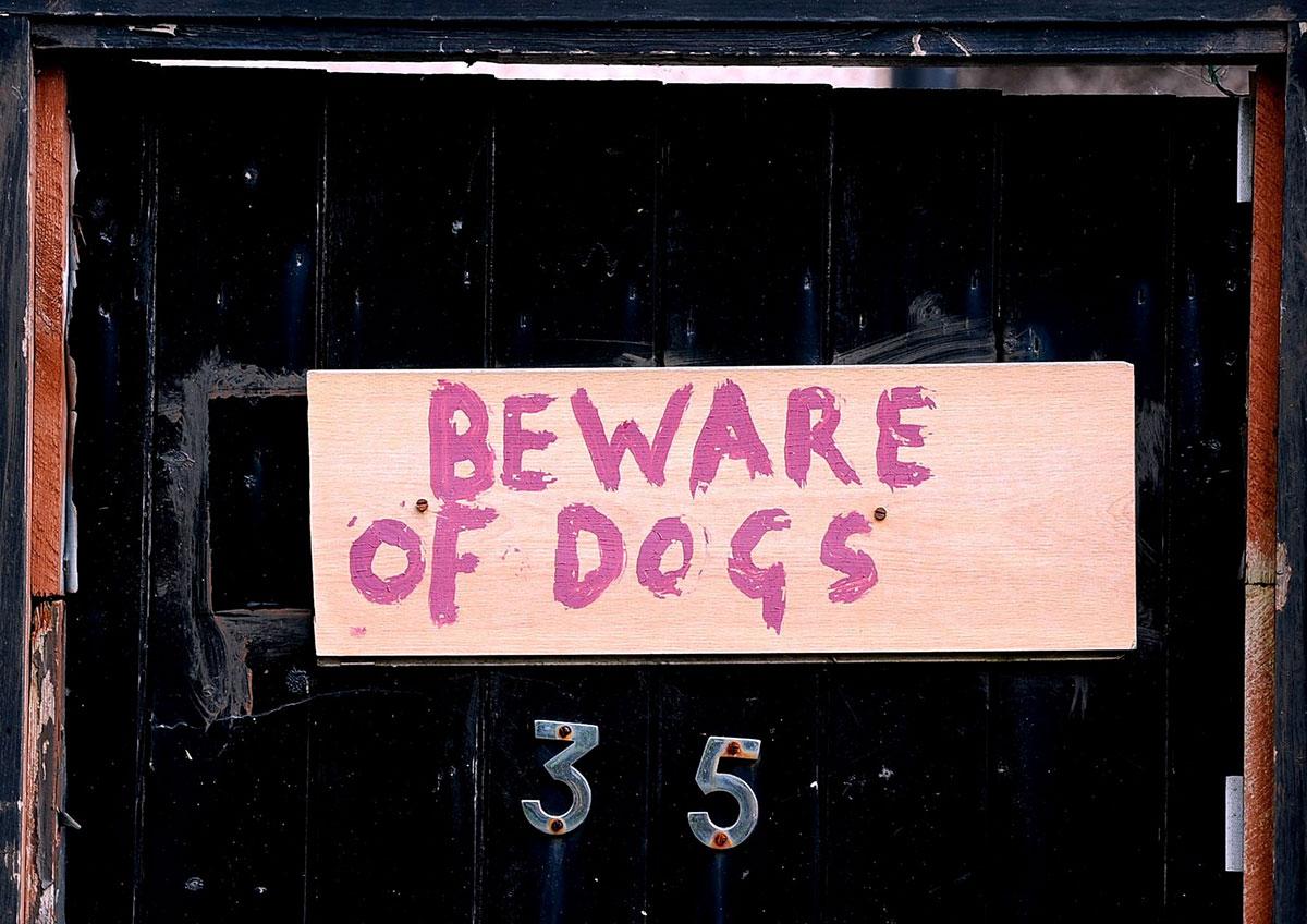 @southwalesargus PIC OF THE DAY: YOU’VE BEEN WARNED: You can’t miss this sign in Evans Street, Newport Pic: MIKE LEWIS 