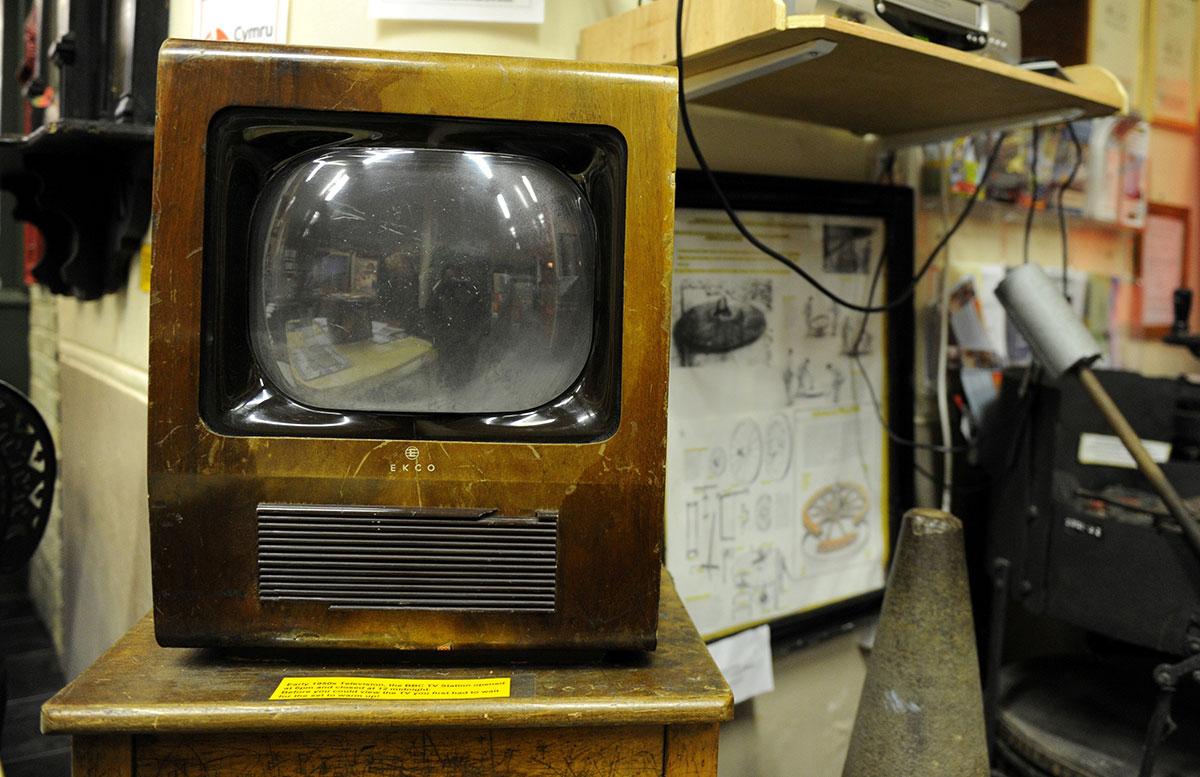 @southwalesargus PIC OF THE DAY: OLD SCHOOL TV: A 1950s TV set at Abertillery museum  Picture: JON BEVAN