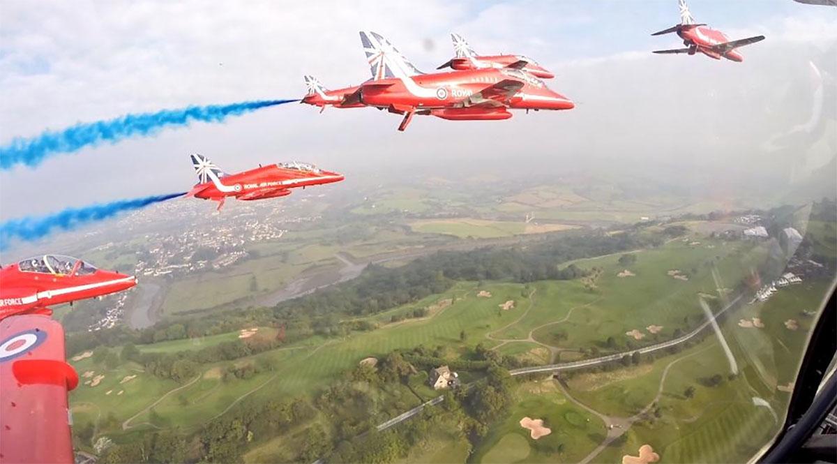 View from the cockpit of Red Arrow @RAFCircus8 as it flies over Newport. Pic by @RAFCircus8.