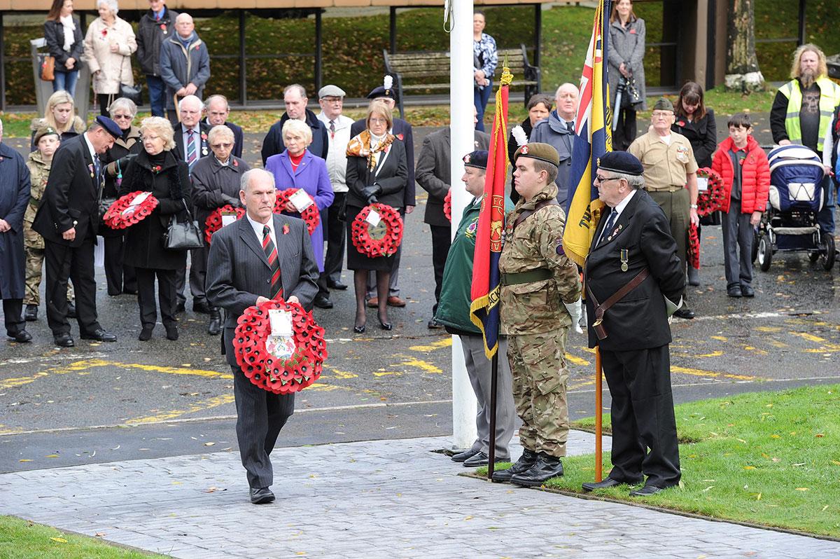 Pontllanfraith Remembrance Service 2015