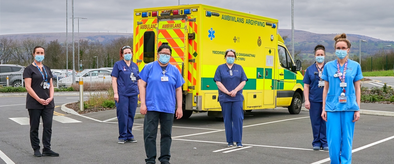 Nurse Cindy Sulit (third from left) and colleagues on her return to work at the Grange University Hospital