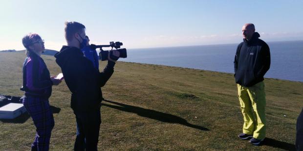 South Wales Argus: tournage avec Gareth Thomas (Photo: USW)