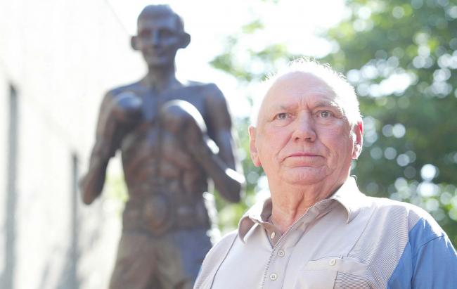 Dick Owen at the statue to his son, boxer Johnny Owen, in the centre of Merthyr Tydfil Picture: Huw Evans Agency