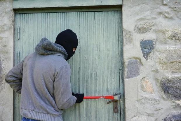 Police have raised concerns over burglars breaking into outbuildings in Wrexham. Stock image