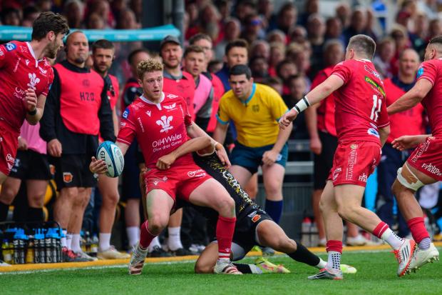 South Wales Argus: Angus O'Brien is returning to the Dragons from the Scarlets