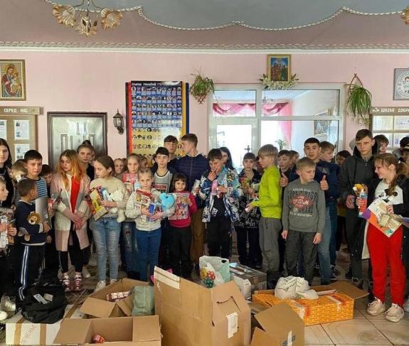South Wales Argus: A delivery of aid arriving in Ukraine which James and Olivia Ward's fundraiser purchased through Dum Dobra. Picture: James Ward. South Wales Argus: A delivery of aid arriving in Ukraine which James and Olivia Ward's fundraiser purchased through Dum Dobra. Picture: James Ward.