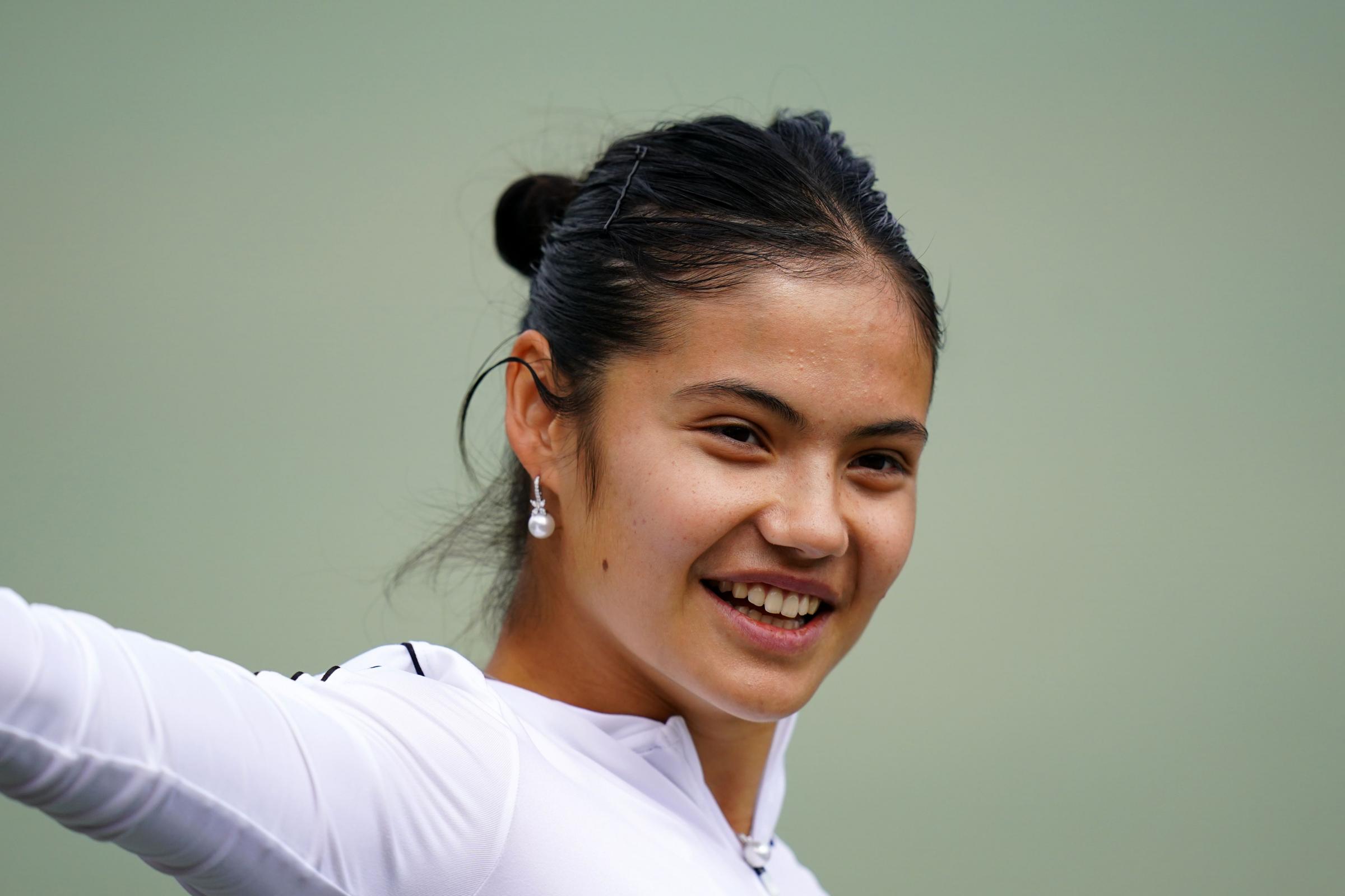 Tim Henman believes Emma Raducanu can survive glare of the Wimbledon spotlight - Vimarsana News