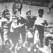 A photograph from the South Wales Argus in 1937, showing the young Basque refugees in Caerleon.