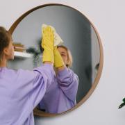 Fans of Mirs Hinch have shared their top tips and products for getting mirrors clean
