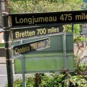 Show me the way Longjumeau , signs pointing the way to Pontypool's twin towns are to be relocated.