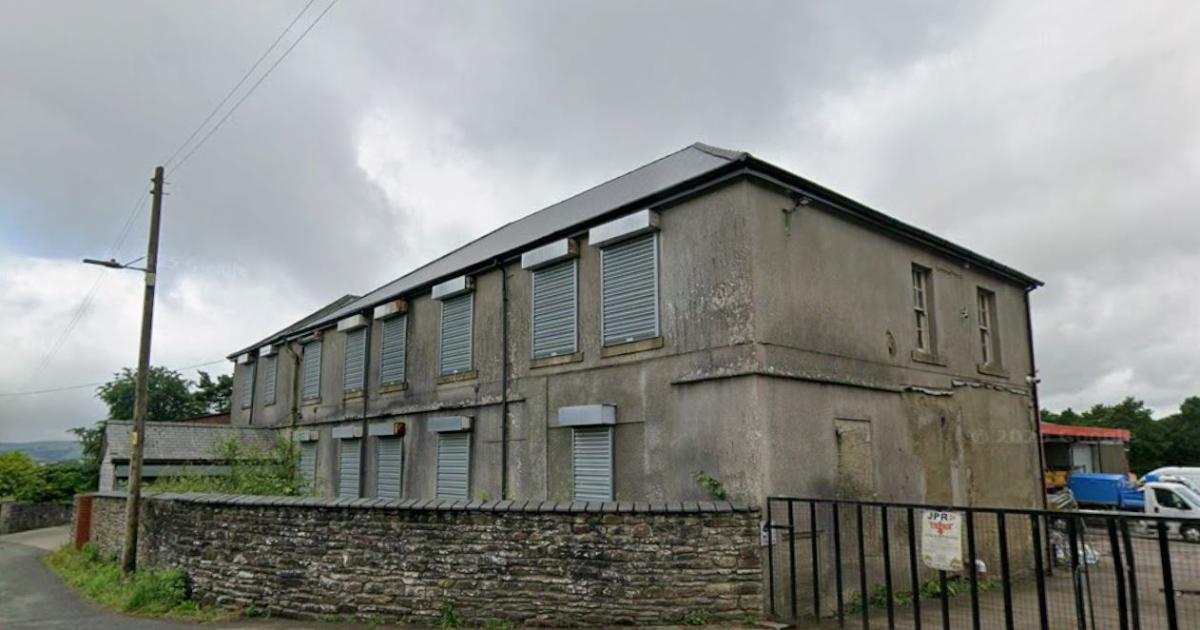 Five new family homes proposed including three barn-style properties