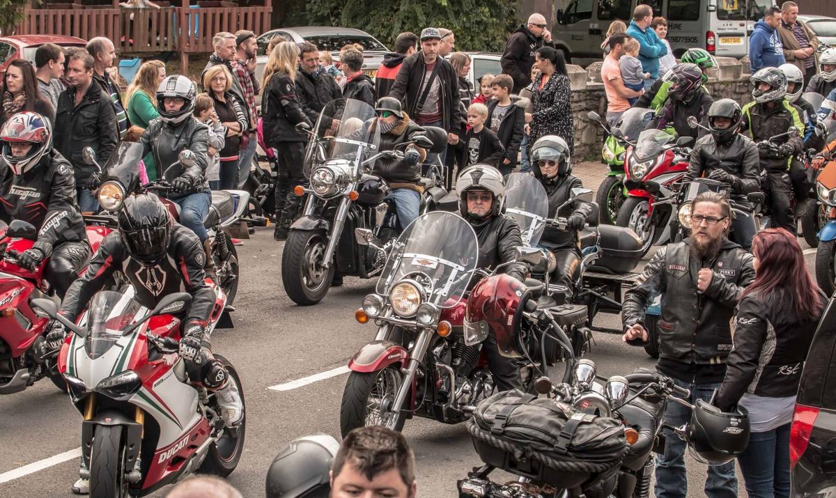 Pictures of Hoggin' the Bridge 2017 by South Wales Argus Camera Club member Shooting Time‎.